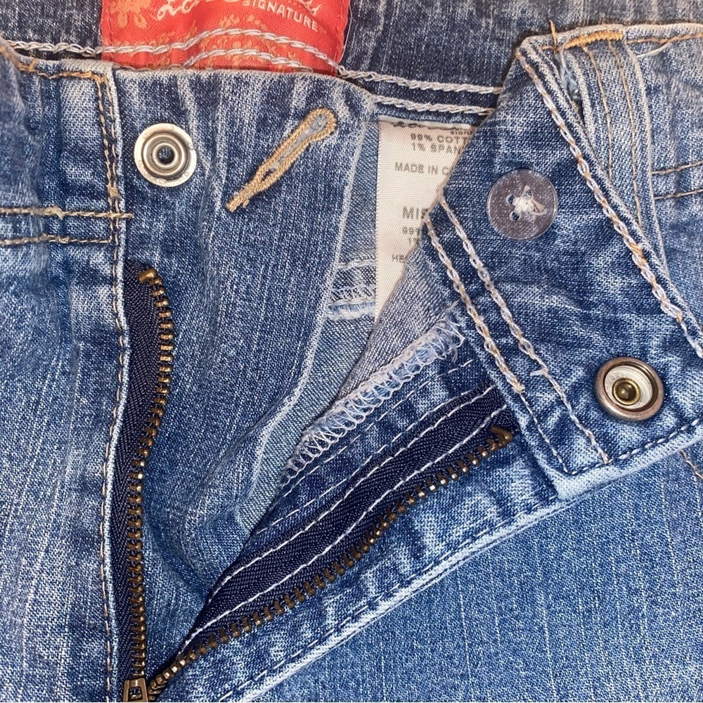 LEVI’S Distressed Denim Capris in Medium Wash Blue Size 14 - Picture 4 of 5